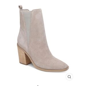 NWOT Marc Fisher Kristie square toe stacked suede heel booties! 💚